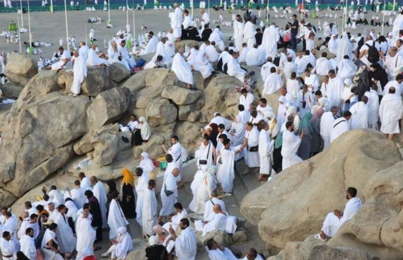 بعد دعوة ”خامنئي”.. قيادي حوثي: الحجاج غدا سيقلبون الطاولة!